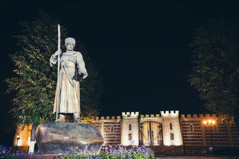 Памятник Дзаугу Бугулову